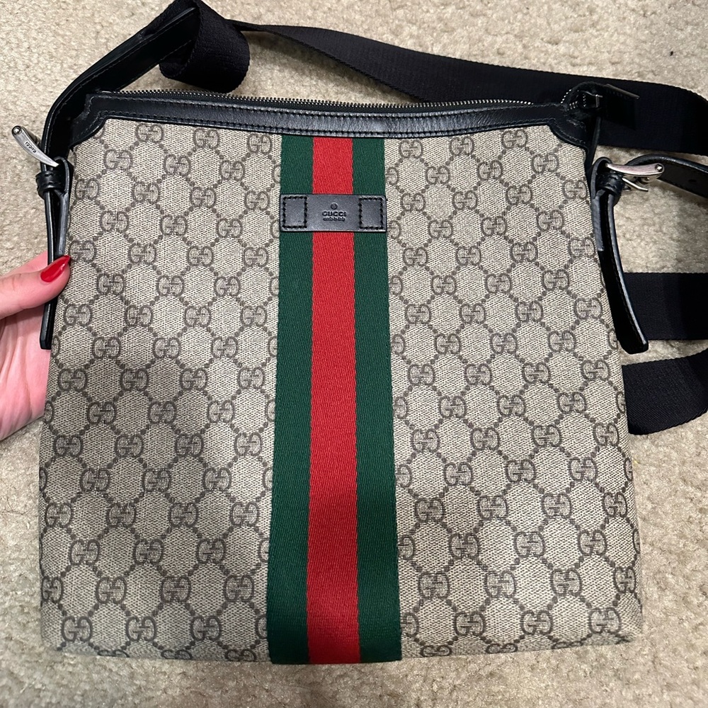 Gucci messenger bag unisex